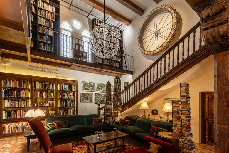 La biblioteca de la Casa Hassan Fathy alberga miles de volúmenes