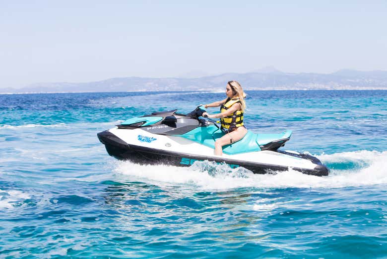Disfrutando del tour en moto de agua