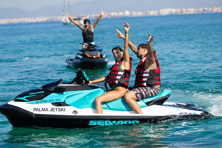 Recorriendo en moto de agua la costa de Calvià