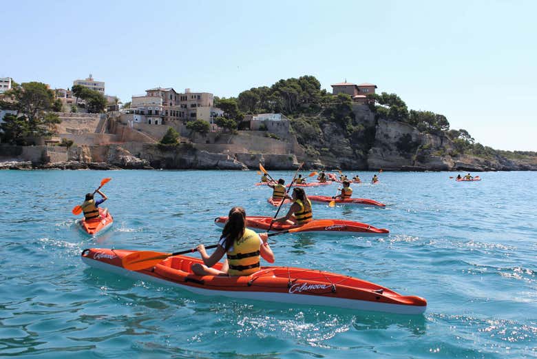 Practicando kayak en Mallorca