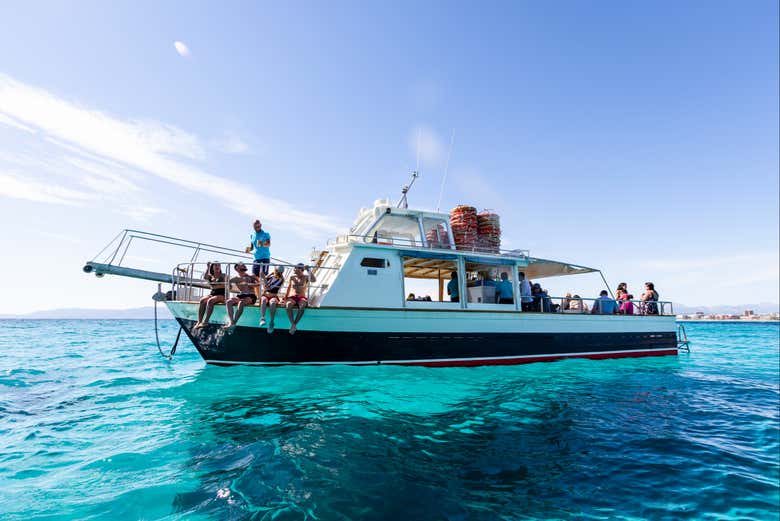 Disfrutando del paseo en barco por la bahía de Palma 