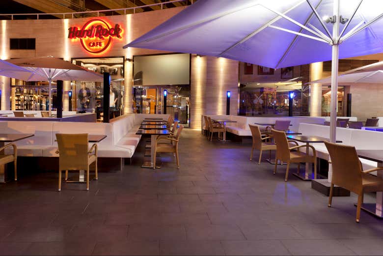 Terraza del Hard Rock Cafe Mallorca por la noche
