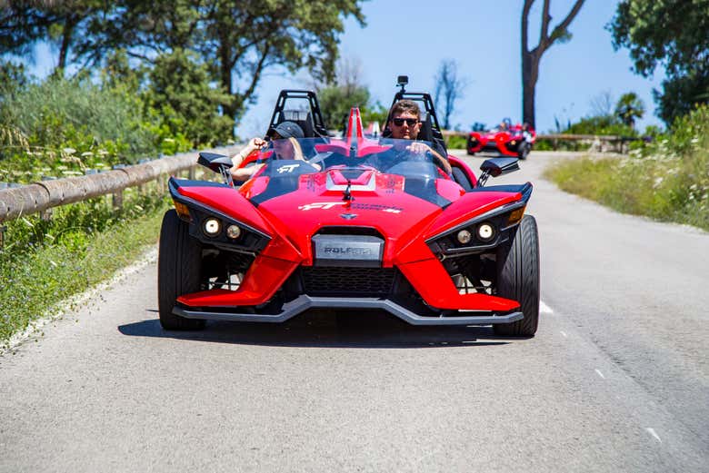 A bordo del Slingshot de tres ruedas