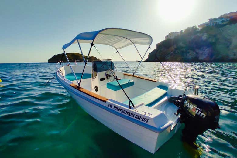 Barco de alquiler sin licencia en Santa Ponsa, Mallorca