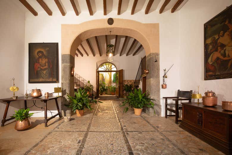 Recorriendo las diferentes estancias de la casa de Can Det